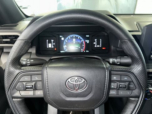 Used 2024 Toyota Tacoma SR AWD/4WD image 9