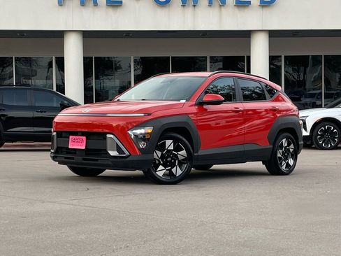 Used 2024 Hyundai Kona SEL image 2