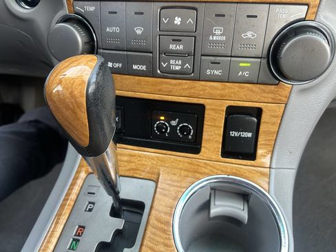Used 2010 Toyota Highlander Limited image 29
