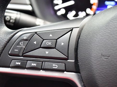 Used 2025 Nissan Altima 2.5 SV FWD image 21
