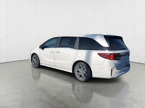 New 2026 Honda Odyssey Touring image 7