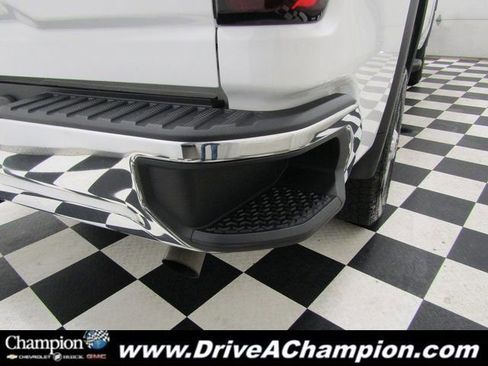 Used 2024 GMC Sierra 2500 Pro w/ Convenience Package image 12