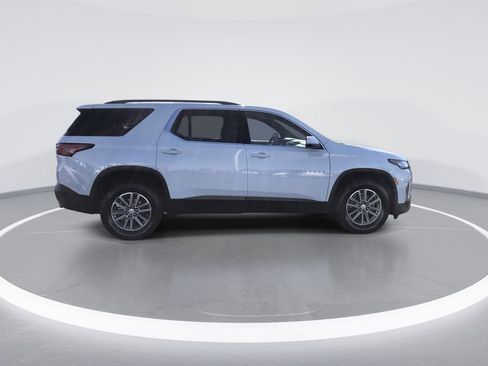Used 2023 Chevrolet Traverse LT image 9