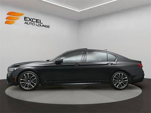 Used 2021 BMW 750i xDrive w/ Executive Package image 2