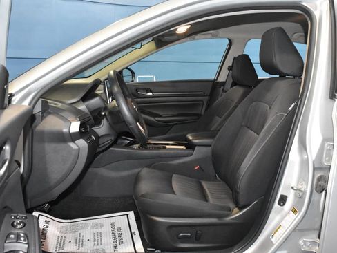 Used 2024 Nissan Altima 2.5 SV FWD image 6