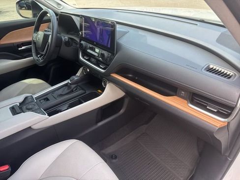 Used 2024 Toyota Grand Highlander AWD image 15