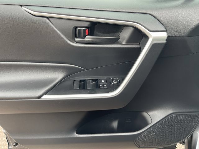Certified 2025 Toyota RAV4 LE AWD/4WD image 12