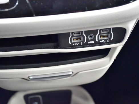 Used 2024 Chrysler Pacifica Touring-L FWD image 30