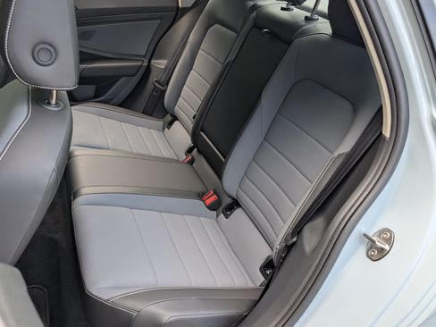 Used 2025 Volkswagen Jetta SE w/ Sunroof Package FWD image 18