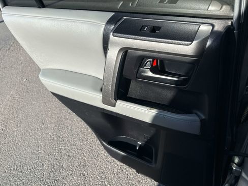 Used 2011 Toyota 4Runner Trail image 15