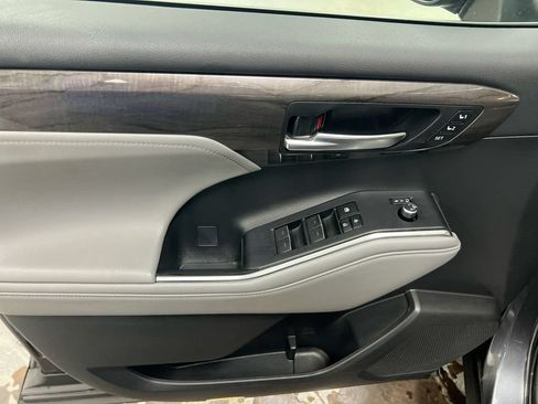 Used 2023 Toyota Highlander Limited AWD/4WD image 22