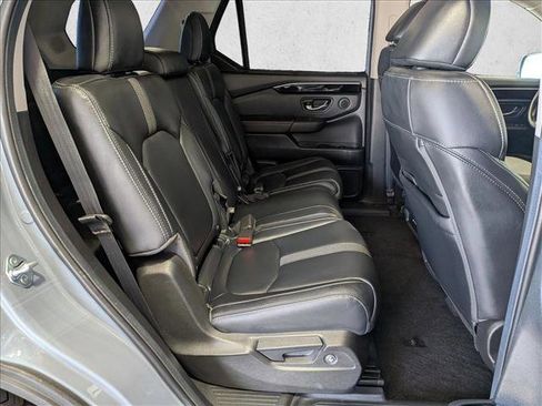 Used 2025 Honda Pilot Touring image 21