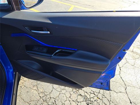 Used 2021 Toyota C-HR XLE image 6