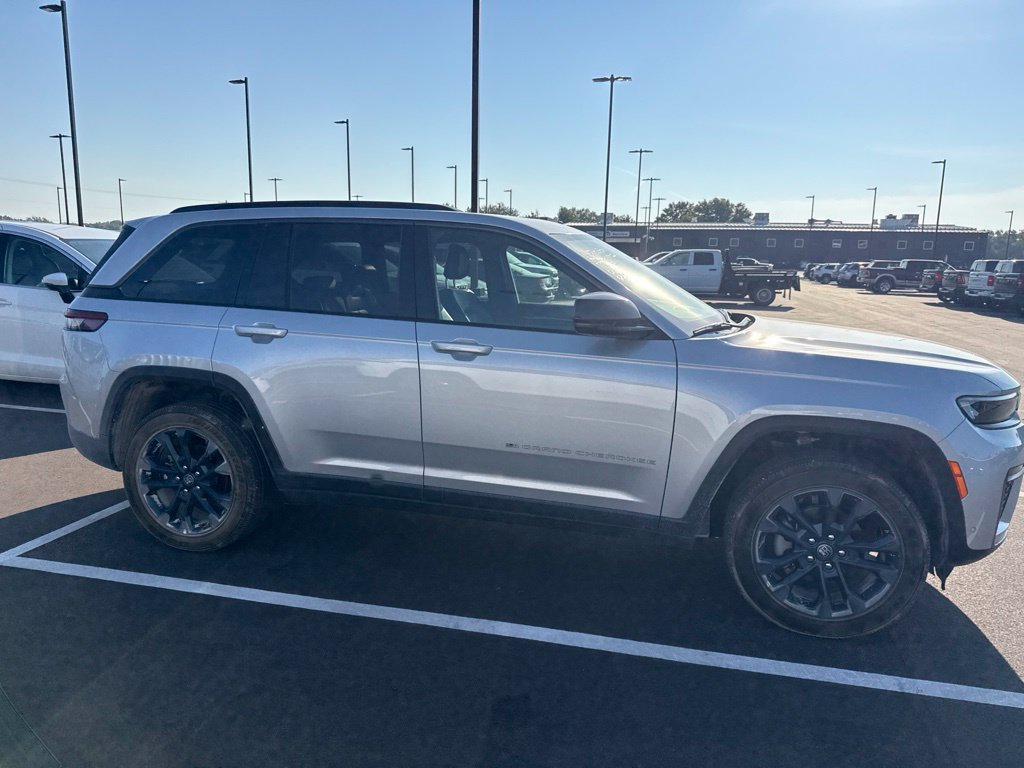Used 2026 Jeep Grand Cherokee Limited AWD/4WD image 34