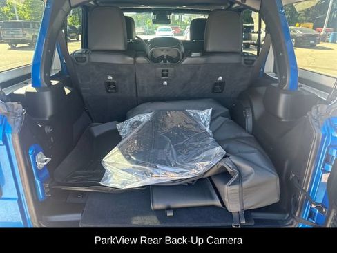 Used 2024 Jeep Wrangler Unlimited Rubicon AWD/4WD image 28