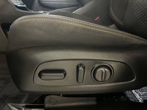 Used 2021 GMC Terrain SLE w/ Driver Convenience Package image 16