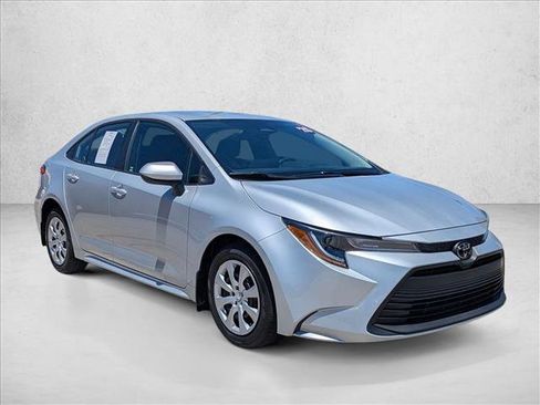 Certified 2025 Toyota Corolla LE FWD image 3
