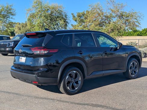 Certified 2025 Nissan Rogue SV FWD image 8