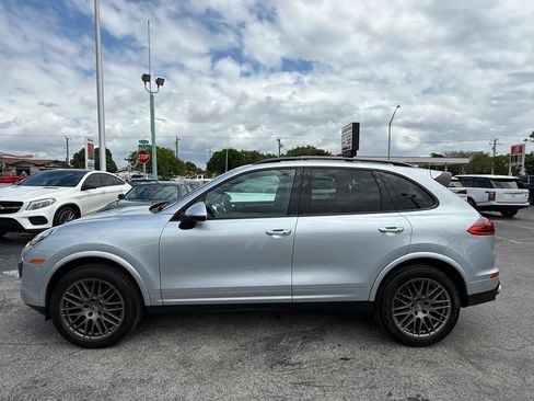 Used 2017 Porsche Cayenne Platinum Edition AWD/4WD image 2