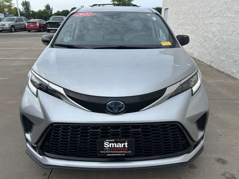 Used 2022 Toyota Sienna XSE w/ XSE Plus Package AWD/4WD image 2