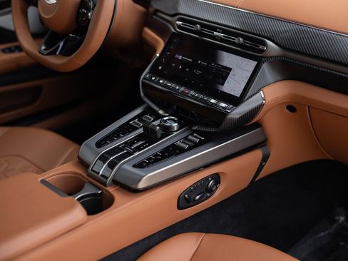 Used 2025 Aston Martin Vanquish RWD image 36