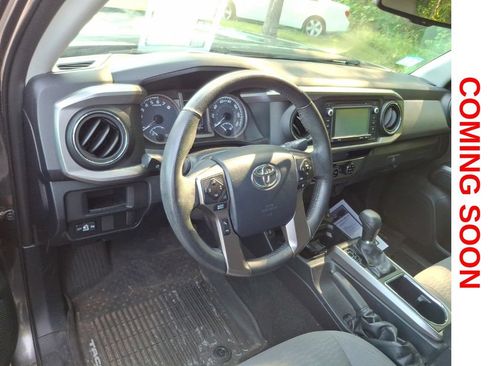 Used 2017 Toyota Tacoma SR5 w/ Tow Package AWD/4WD image 11