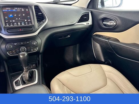 Used 2017 Jeep Cherokee Limited FWD image 23