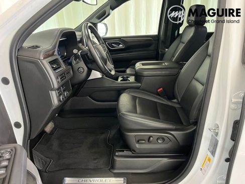 Used 2022 Chevrolet Tahoe Z71 w/ Luxury Package AWD/4WD image 1