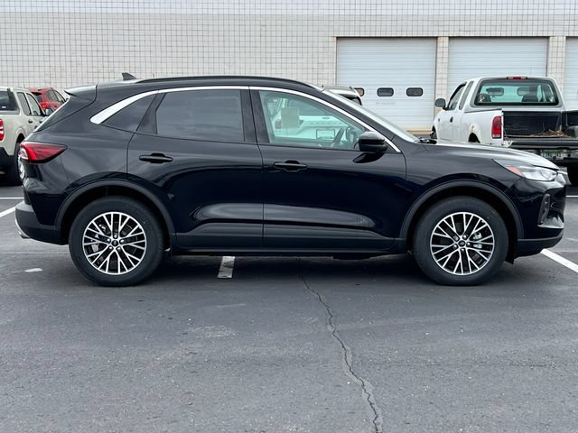 New 2024 Ford Escape SE FWD image 40