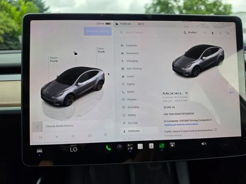 Used 2025 Tesla Model Y Long Range AWD/4WD image 55