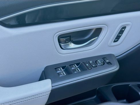 Certified 2025 Honda Pilot EX-L image 16