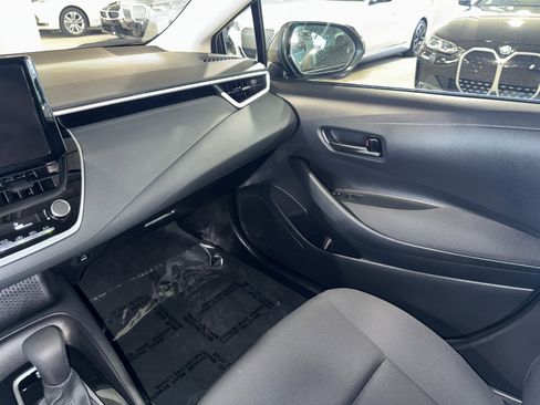 Used 2025 Toyota Corolla LE image 29