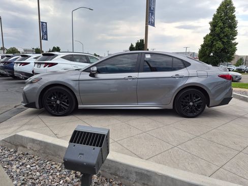 Used 2025 Toyota Camry SE w/ Convenience Package AWD/4WD image 9