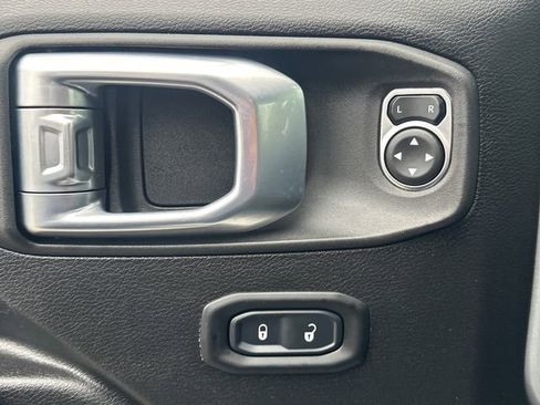 Used 2022 Jeep Gladiator Mojave w/ Cold Weather Group AWD/4WD image 22