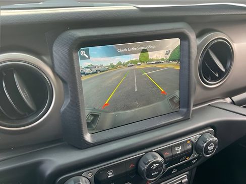 Used 2021 Jeep Gladiator Sport AWD/4WD image 22