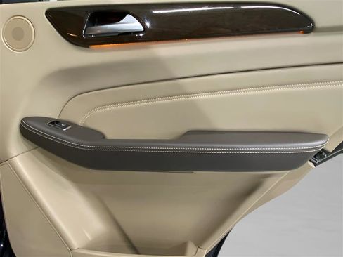 Used 2015 Mercedes-Benz ML 250 BlueTEC 4MATIC image 24