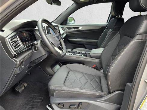 Used 2025 Volkswagen Atlas Cross Sport SE image 15