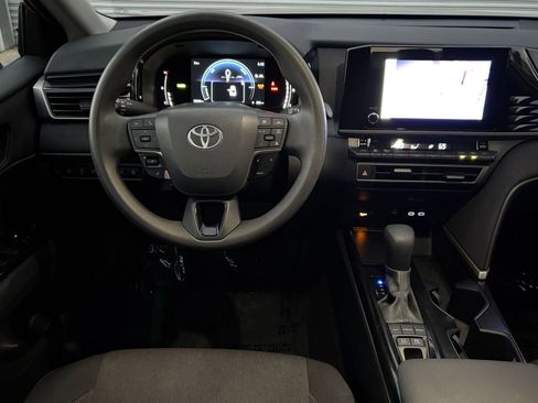 Used 2025 Toyota Camry LE image 33