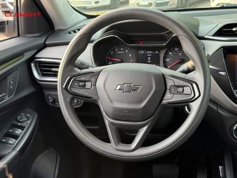 Used 2021 Chevrolet TrailBlazer LT w/ Convenience Package FWD image 16