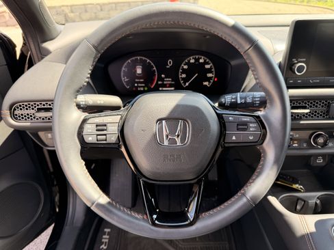 Used 2025 Honda HR-V Sport image 16