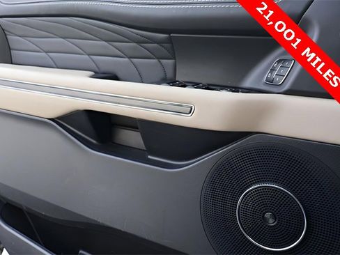 Used 2023 Ford Expedition Platinum image 32