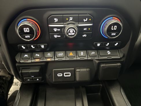 Used 2022 Chevrolet Silverado 1500 LTZ w/ LTZ Premium Package image 40