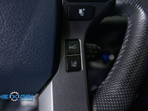 Used 2019 Toyota Tacoma TRD Sport AWD/4WD image 16