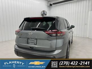 Used 2025 Nissan Rogue SV FWD video 3