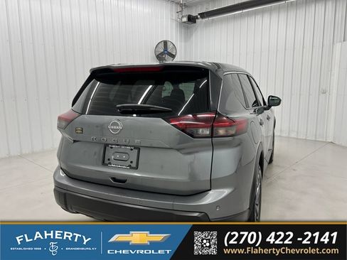 Used 2025 Nissan Rogue SV FWD image 3
