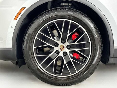 Certified 2025 Porsche Macan 4S Electric image 31