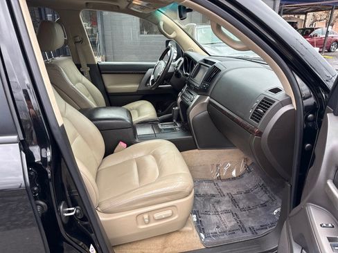 Used 2011 Toyota Land Cruiser w/ Upgrade Pkg AWD/4WD image 22
