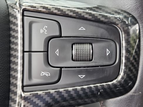 Used 2021 Chevrolet Silverado 1500 LT AWD/4WD image 21