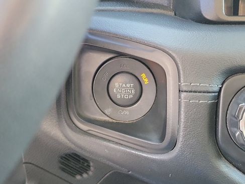 Used 2024 Jeep Wrangler Unlimited Rubicon AWD/4WD image 16