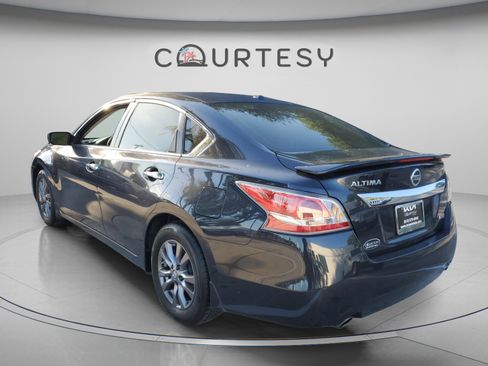 Used 2015 Nissan Altima 2.5 S w/ Special Edition Package image 2